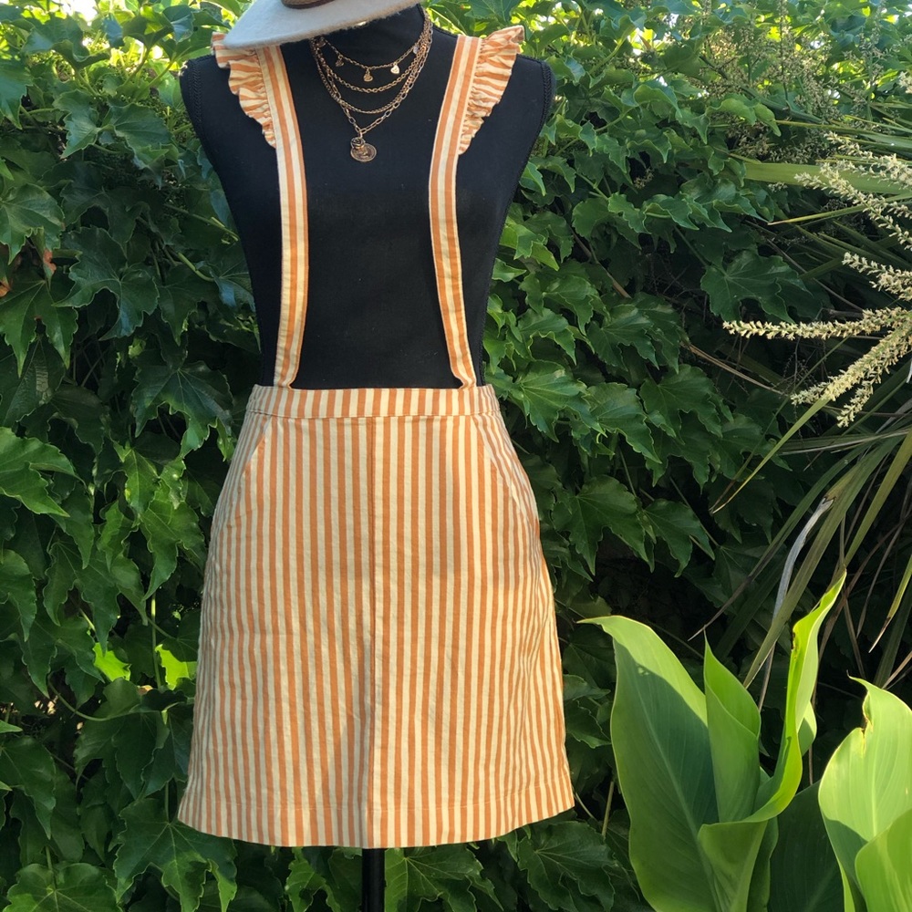 Cute Casual urban outfitters Skirt Romper 💛